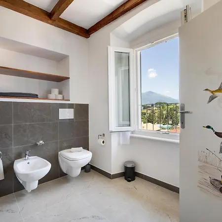 Taronico Duck Apartment